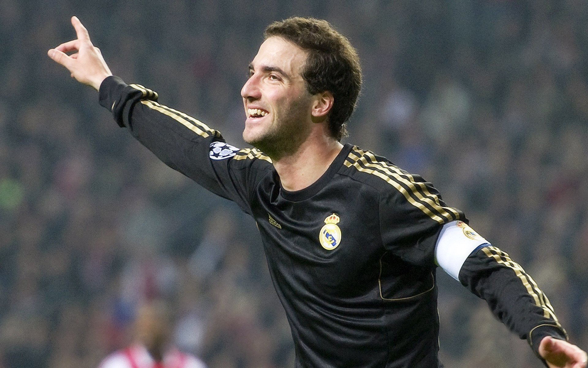 开云体育中国官网-佩德里一剑封喉！塞维利亚鏖战希腊，天才少年成破局关键先生