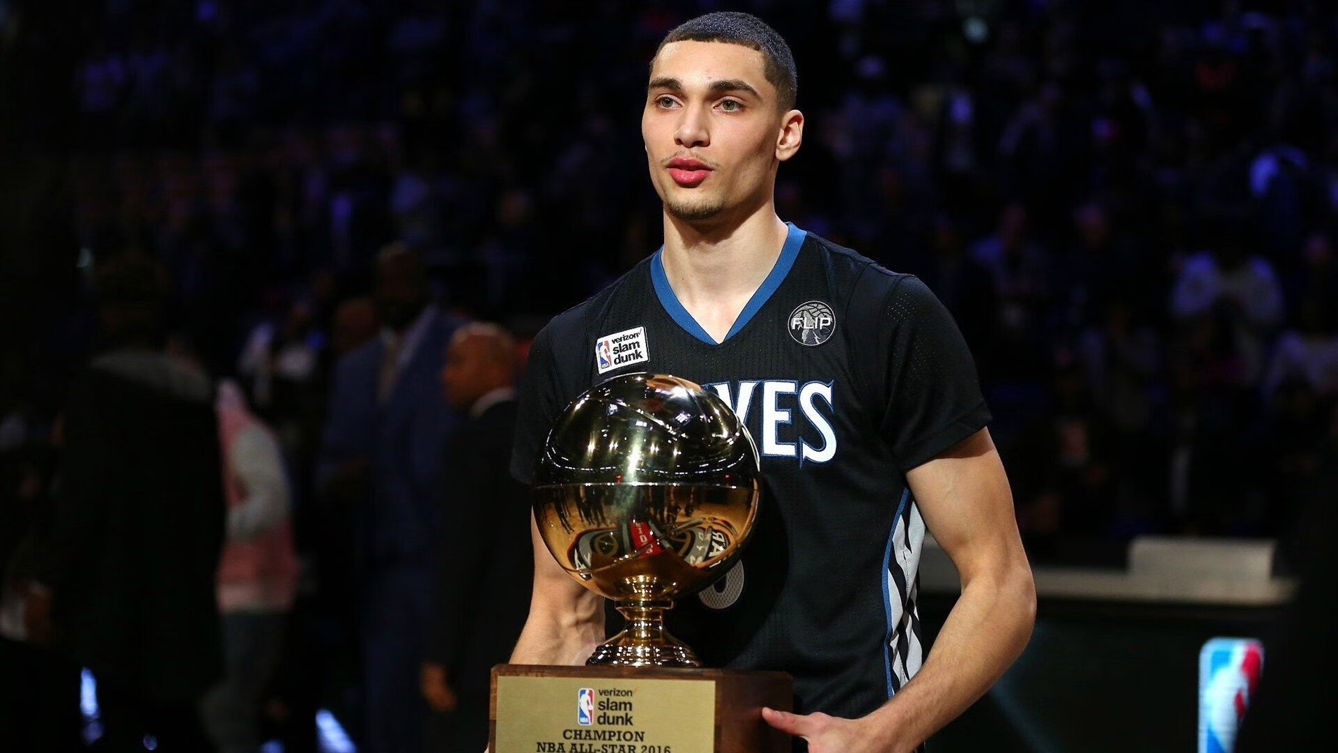 范弗利特魔术时刻，惊艳四座的三分雨横扫湖人，唯一性胜利背后的篮球哲学